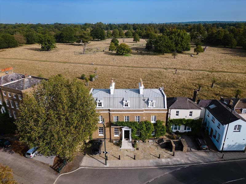 Craven House Apartments - Photo 3