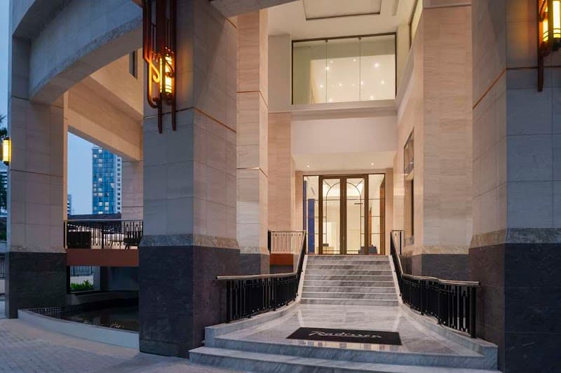 Radisson Hotel Chateau de Bangkok - Photo 1