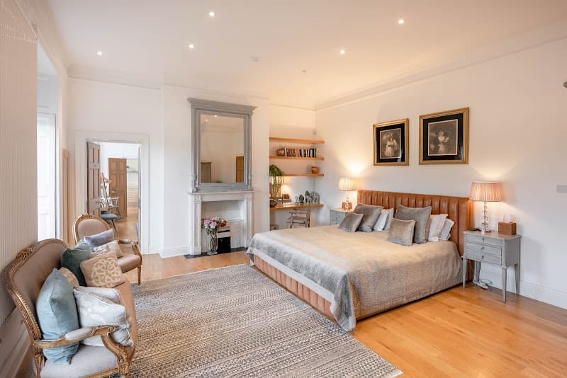 Craven House Apartments - Photo 2