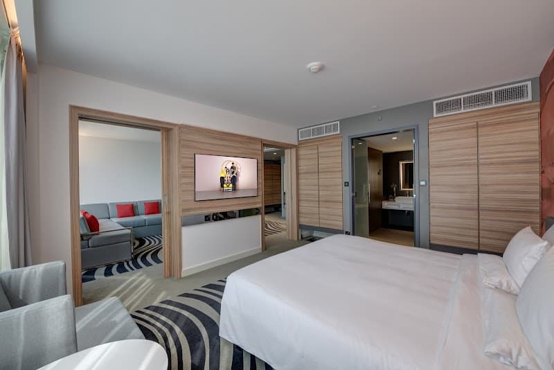 Novotel Sharjah Expo Centre - Photo 2