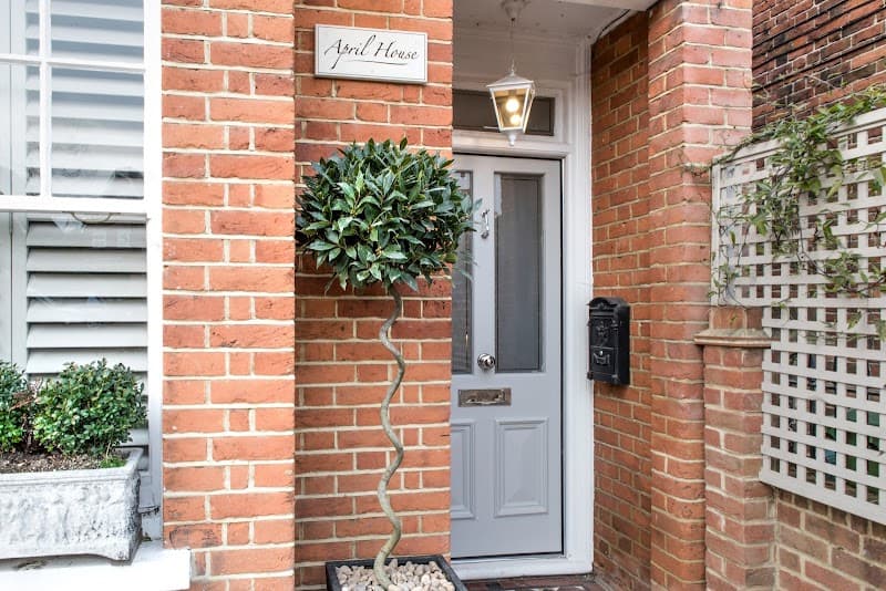 April House Weybridge Boutique Guesthouse - Photo 1