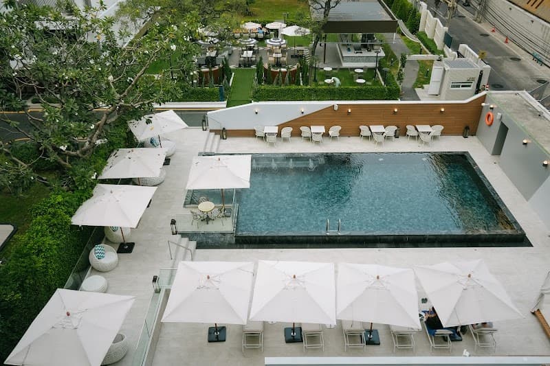 Floral Court Hotel & Residence Sukhumvit 13 - Photo 2