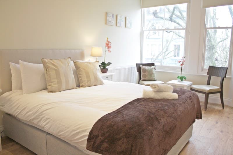 Oxford Gardens Apartments - Photo 2