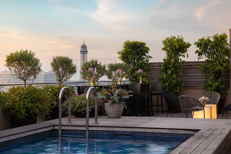 Duquesa Suites Landmark Hotel by Grup Duquessa - Photo 3