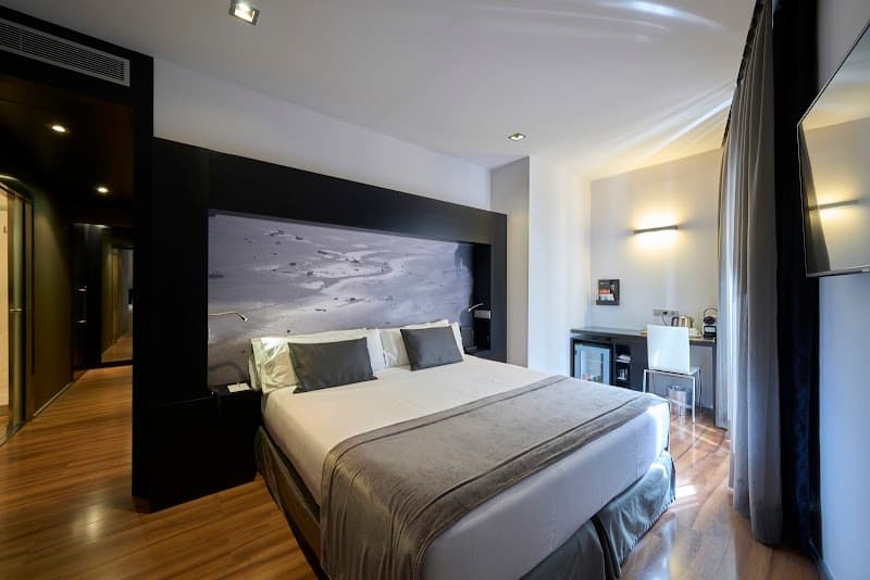 Hotel Catalonia Catedral - Photo 2