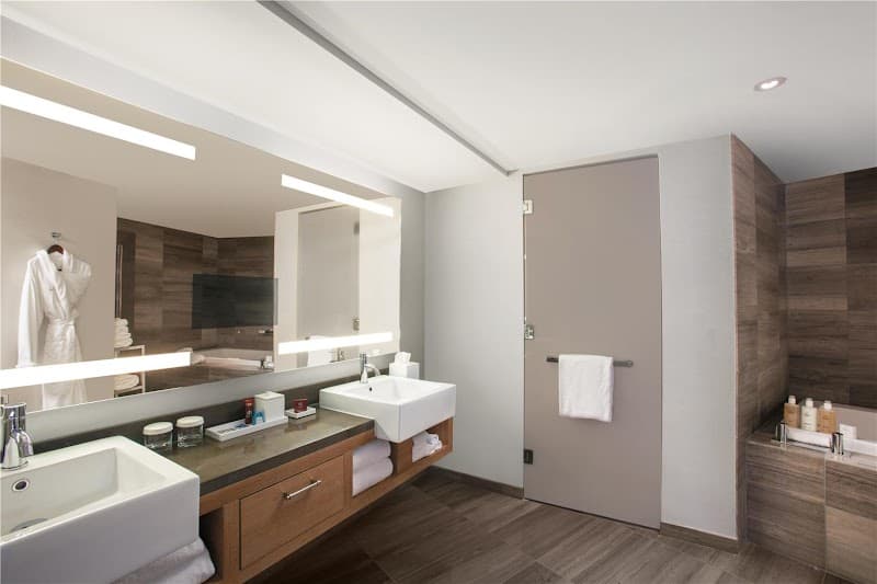 Conrad New York Downtown - Photo 2