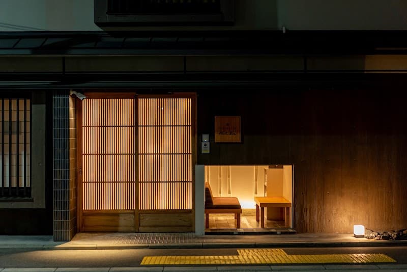 Hachi Inn Kyoto - Photo 1