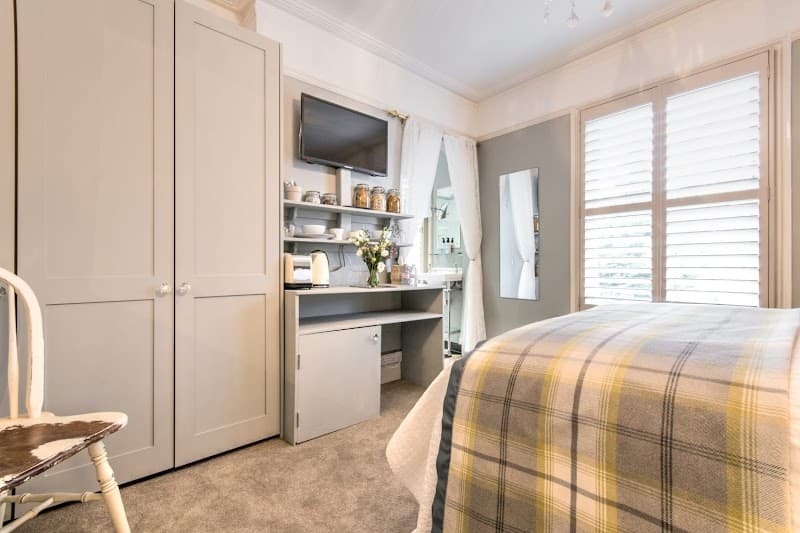 April House Weybridge Boutique Guesthouse - Photo 4