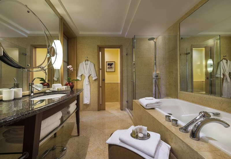 The Fullerton Hotel Singapore - Photo 3